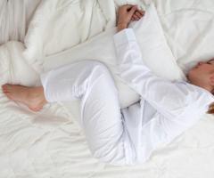 Les avantages et les inconvénients de dormir en position fœtale